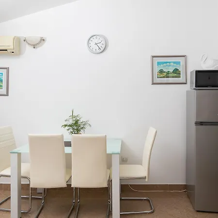 Panorama Apartment *
