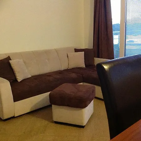 Panorama Apartment *